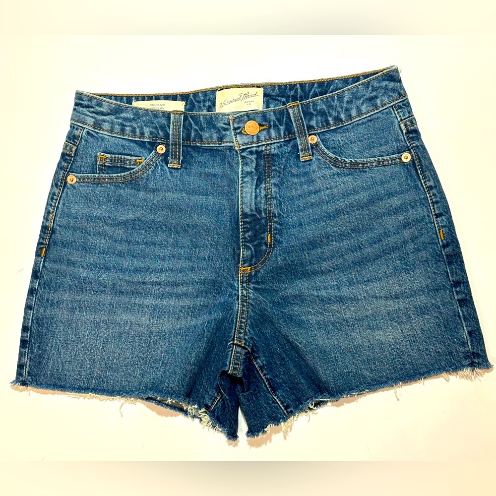 NWOT Universal Thread Vintage Midi Jean Cuttoff Shorts, Frayed Hem, Size 2/26